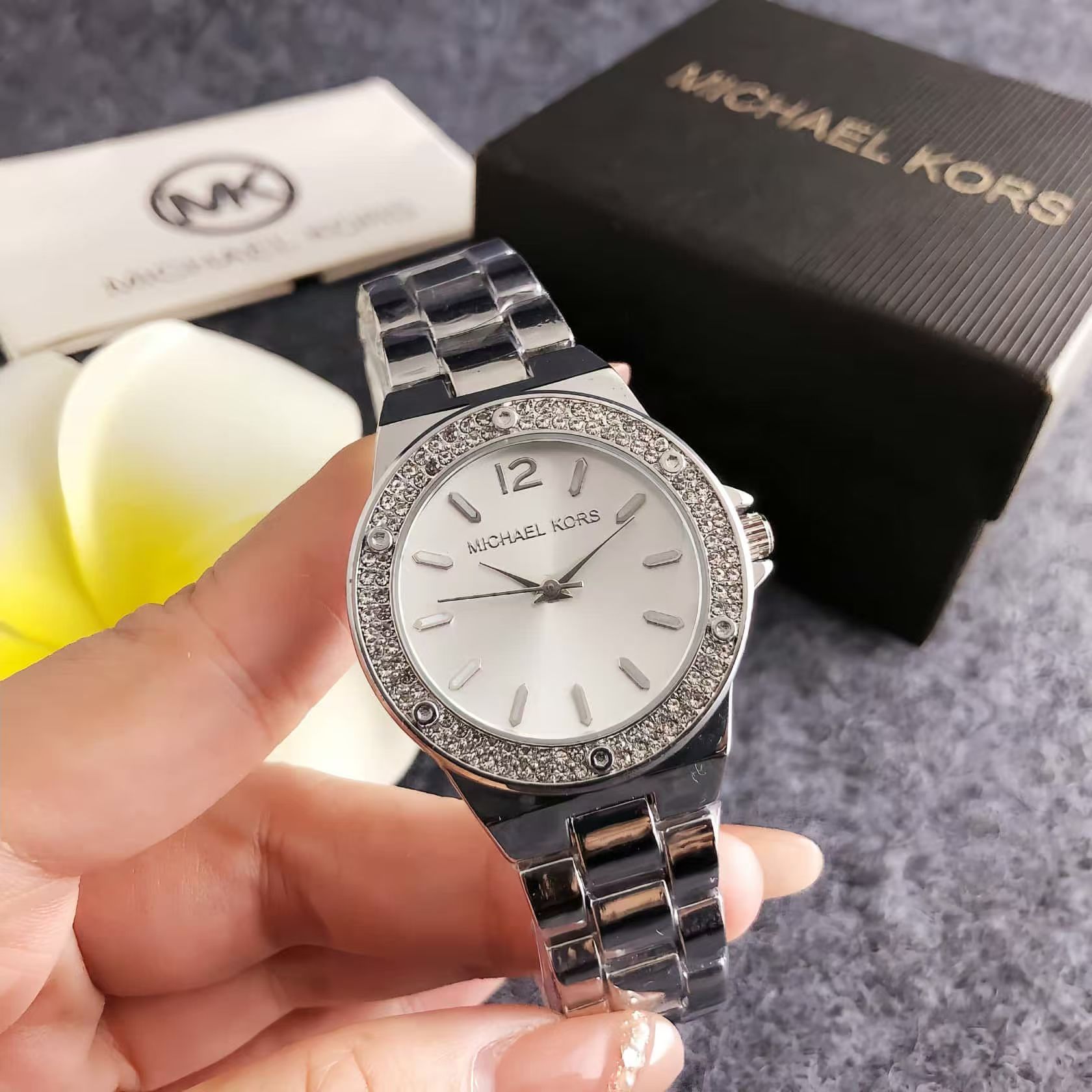 Модные роскошные женские часы  – обзор и цена Luxury Watch Photography