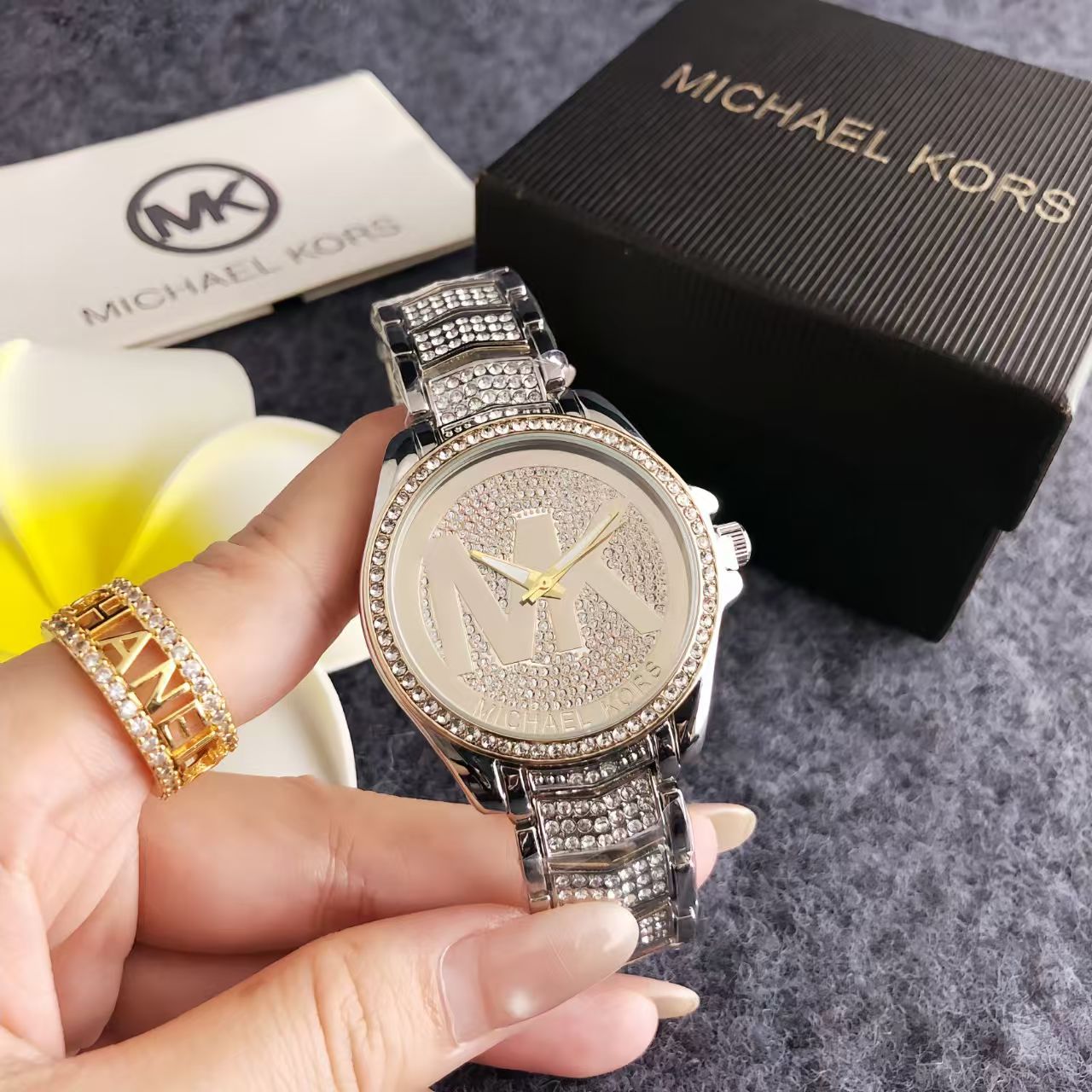 Новые модные и элегантные женс – обзор и цена Luxury Watch Photography