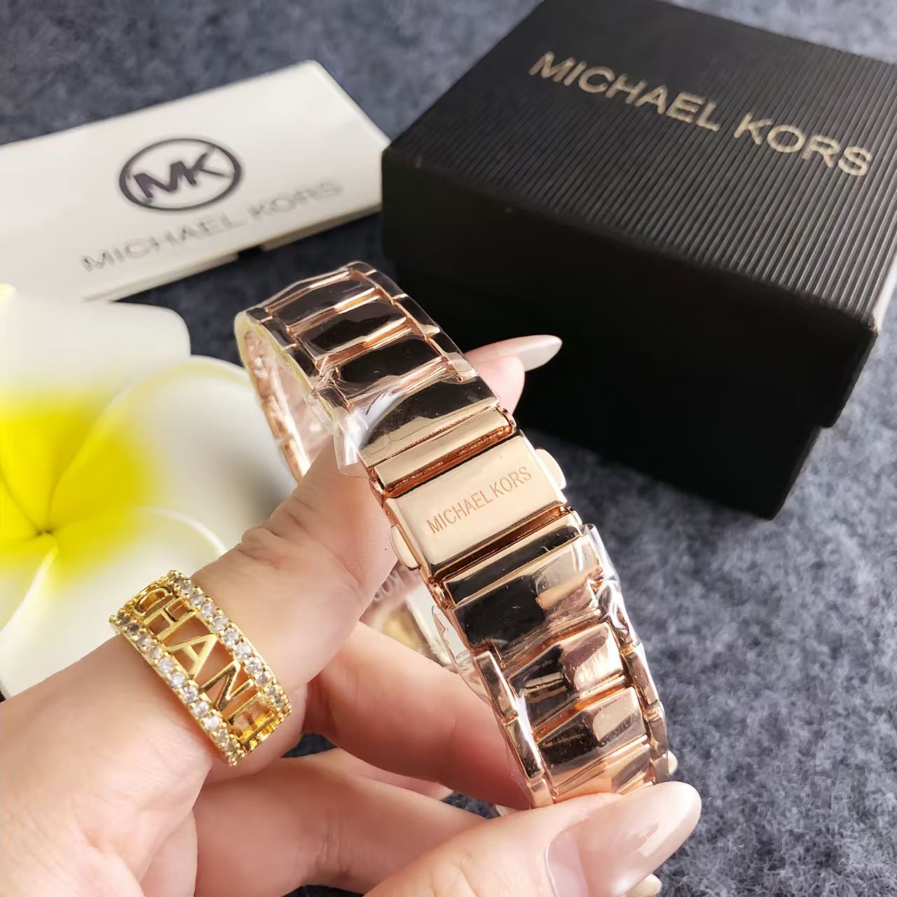 Новые модные и элегантные женс – обзор и цена Luxury Watch Photography